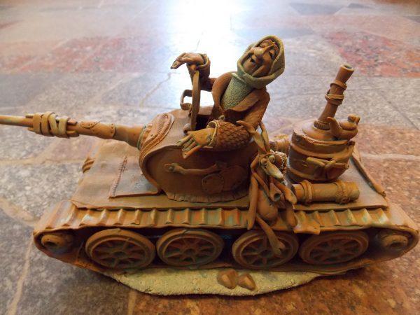 Скульптура "Танк и танкисты"