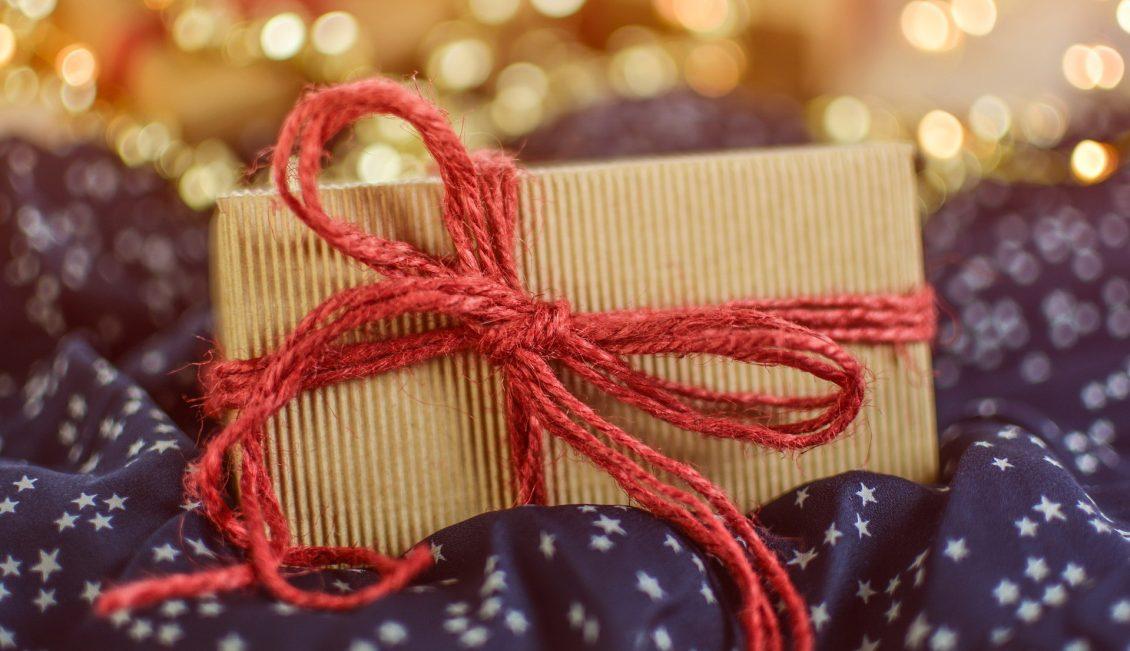 Откуда идёт традиция дарить подарки?