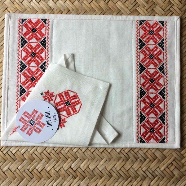 Плейсмат+салфетка с вышивкой белорусских символов