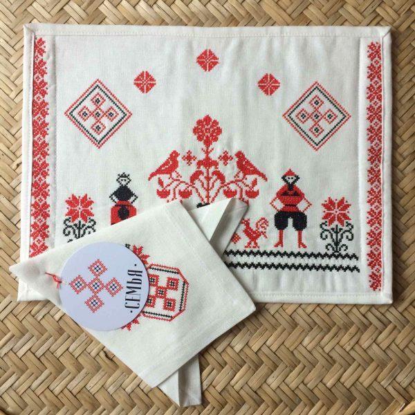 Плейсмат+салфетка с вышивкой белорусских символов