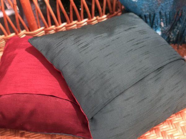 Декоративные подушки с вышивкой