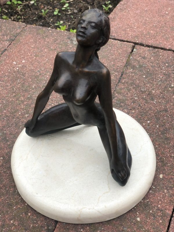 Скульптура "Ева"