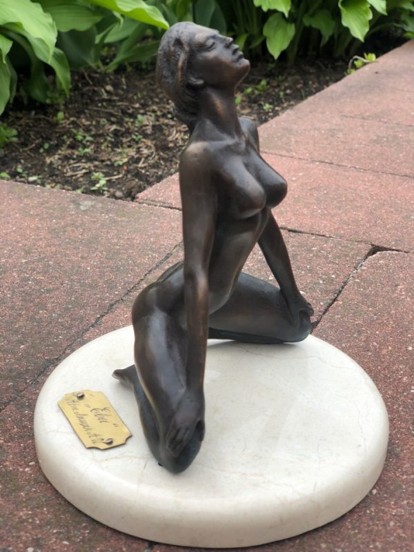 Скульптура "Ева"