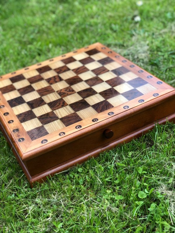 Шахматы, декорированные в технике «скань»