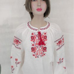 Блуза льняная с вышивкой