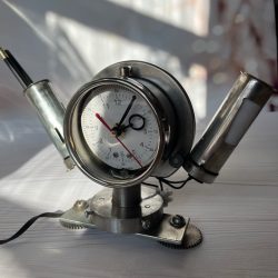 Часы-настольный прибор с о светильником и монометром
