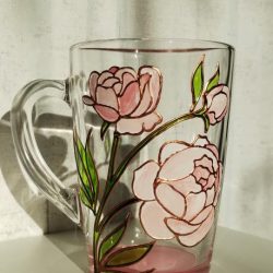 Чашка с цветами с росписью