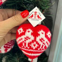Елочная игрушка с орнаментом (вязание)