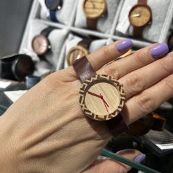 Часы наручные с орнаментом