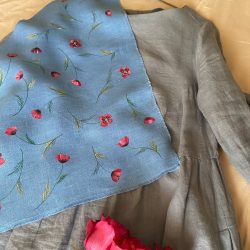 Льняная косынка с пионами