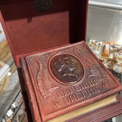 Книга в подарочной шкатулке А.С.Пушкин "Е.Онегин" (кожа)