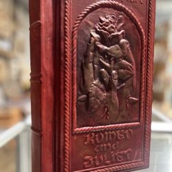Книга Ромео и Джульетта Шекспира на английском языке