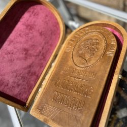 Книга Маленькие трагедии в подарочной шкатулке